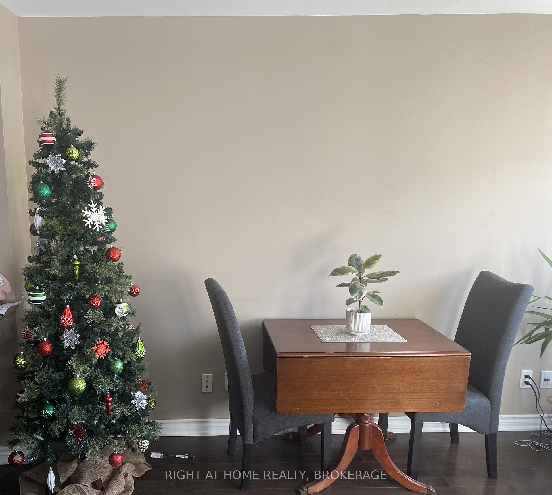 Photo 5 of Unit 301, 5327 Upper Middle Drive, Burlington, Orchard — HOMEH
