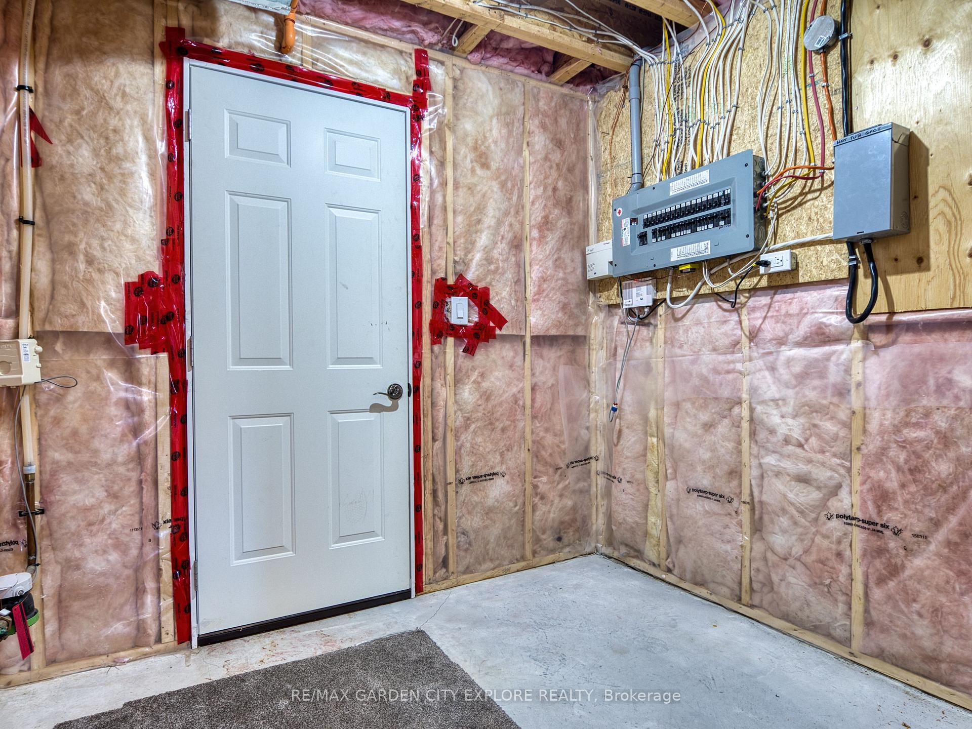 Photo 1 of 19 Moes Crescent, St. Catharines, Port Weller — HOMEH