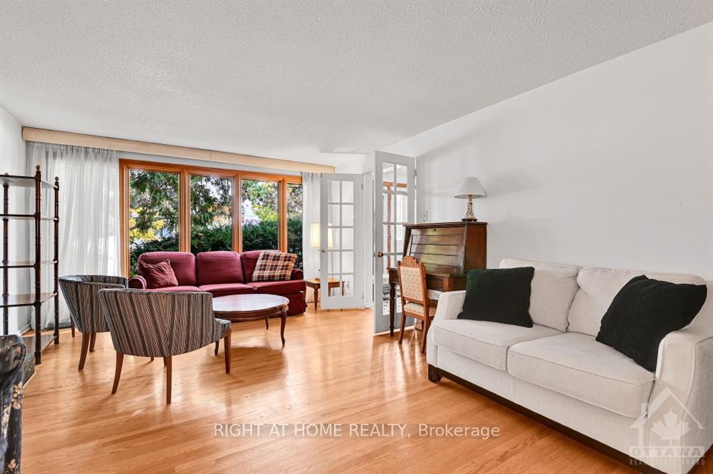 Photo 3 of 34 Farlane Boulevard, Ottawa, City View/Skyline/Fisher Heights/Parkwood Hills — HOMEH