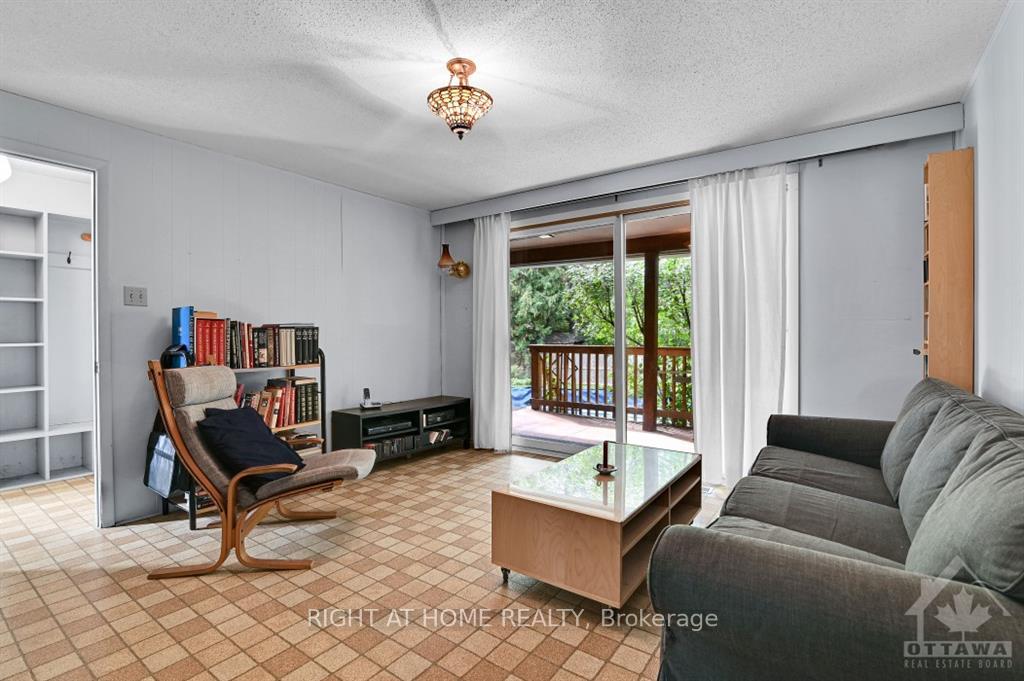 Photo 4 of 34 Farlane Boulevard, Ottawa, City View/Skyline/Fisher Heights/Parkwood Hills — HOMEH