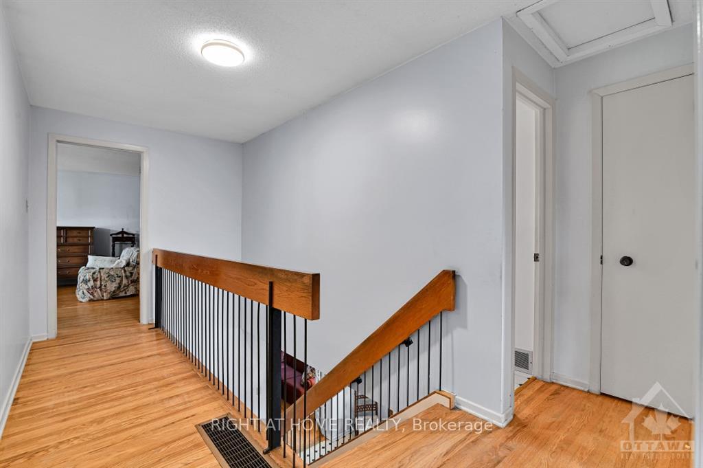 Photo 6 of 34 Farlane Boulevard, Ottawa, City View/Skyline/Fisher Heights/Parkwood Hills — HOMEH
