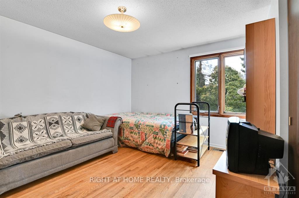 Photo 11 of 34 Farlane Boulevard, Ottawa, City View/Skyline/Fisher Heights/Parkwood Hills — HOMEH