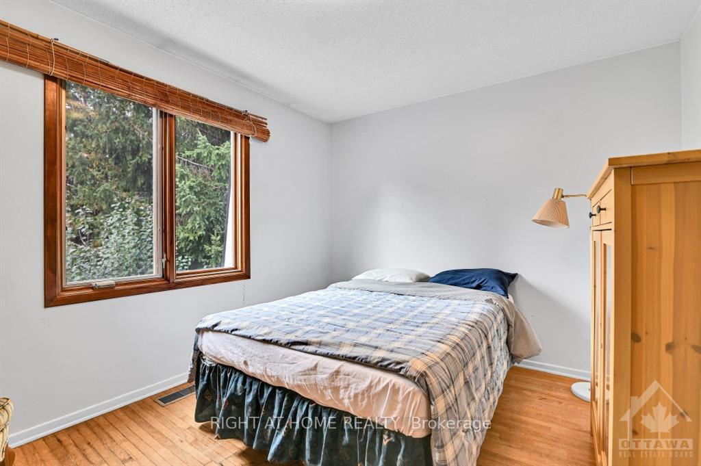 Photo 10 of 34 Farlane Boulevard, Ottawa, City View/Skyline/Fisher Heights/Parkwood Hills — HOMEH