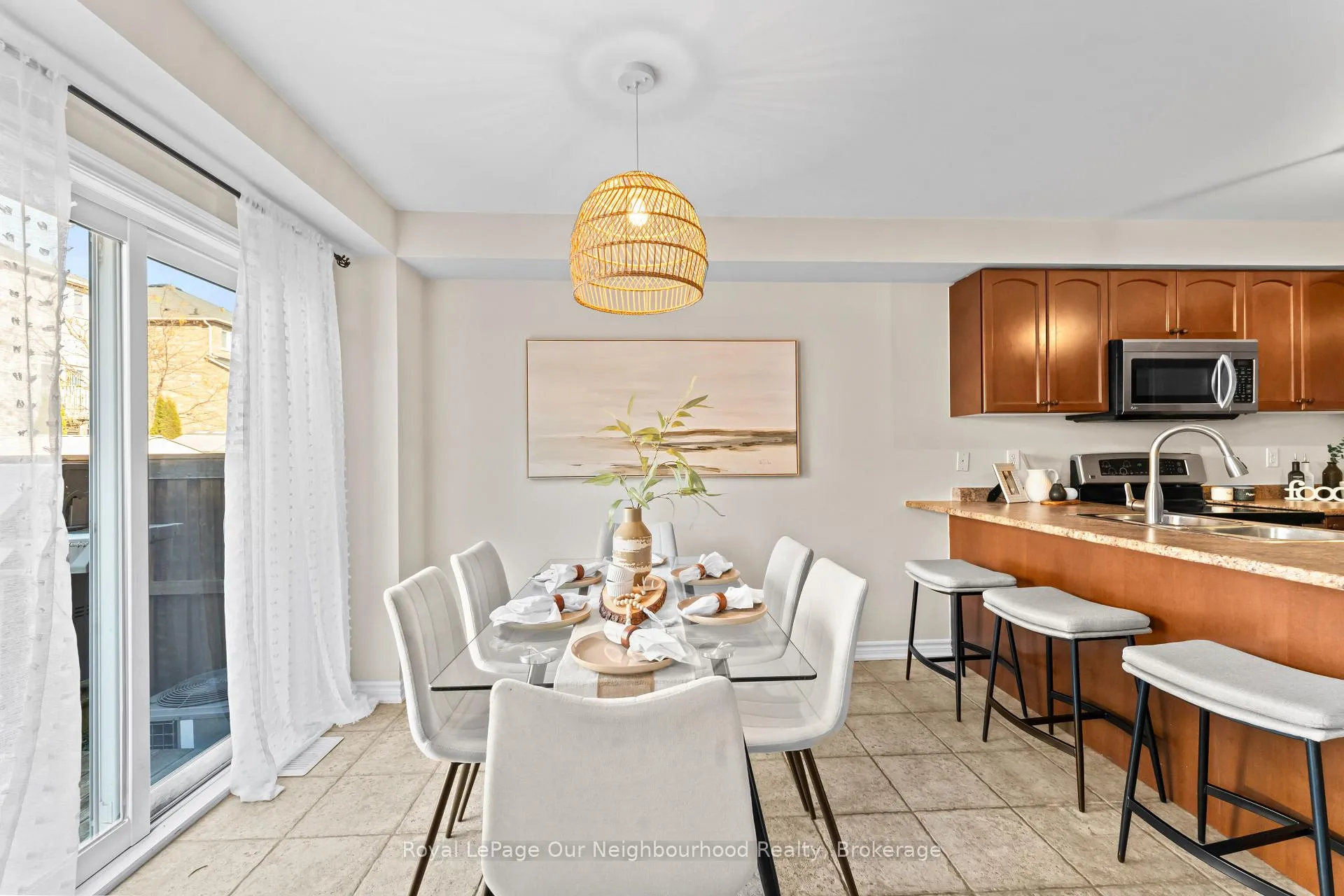 Photo 6 of 95 Laprade Square, Clarington, Bowmanville — HOMEH
