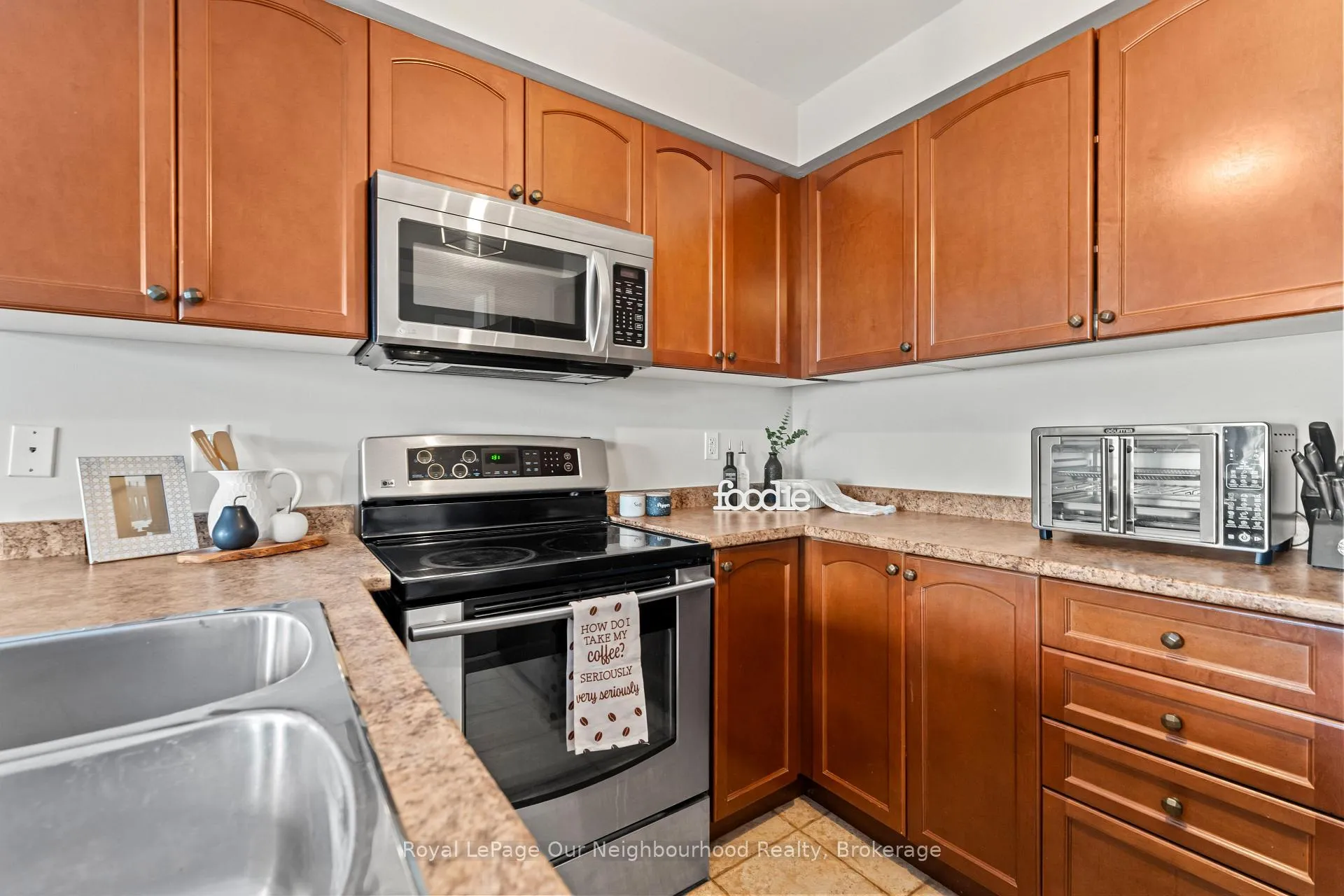 Photo 8 of 95 Laprade Square, Clarington, Bowmanville — HOMEH