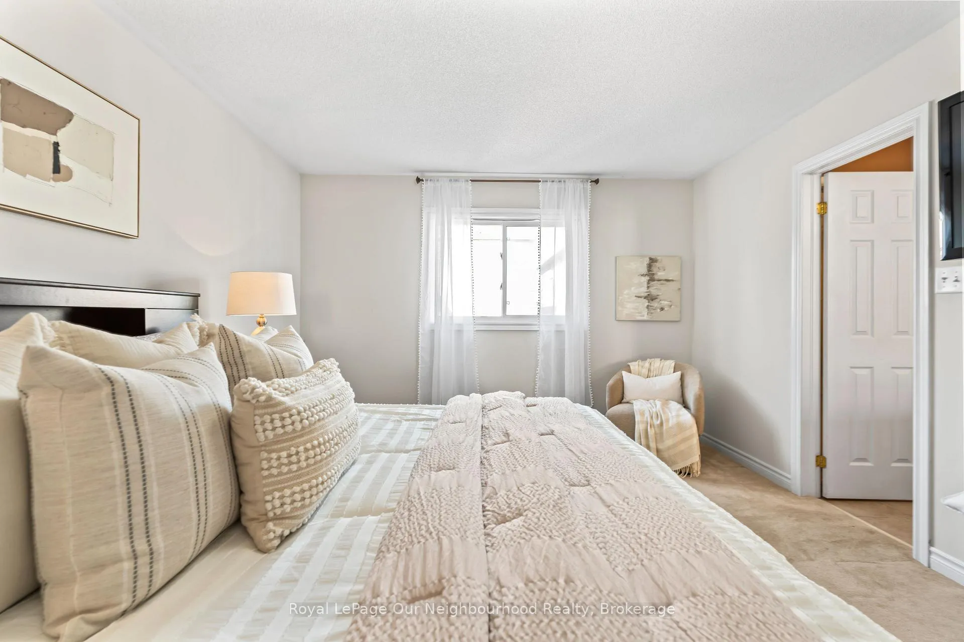 Photo 13 of 95 Laprade Square, Clarington, Bowmanville — HOMEH