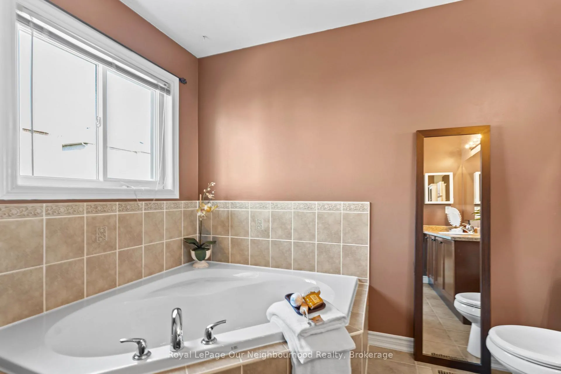 Photo 15 of 95 Laprade Square, Clarington, Bowmanville — HOMEH