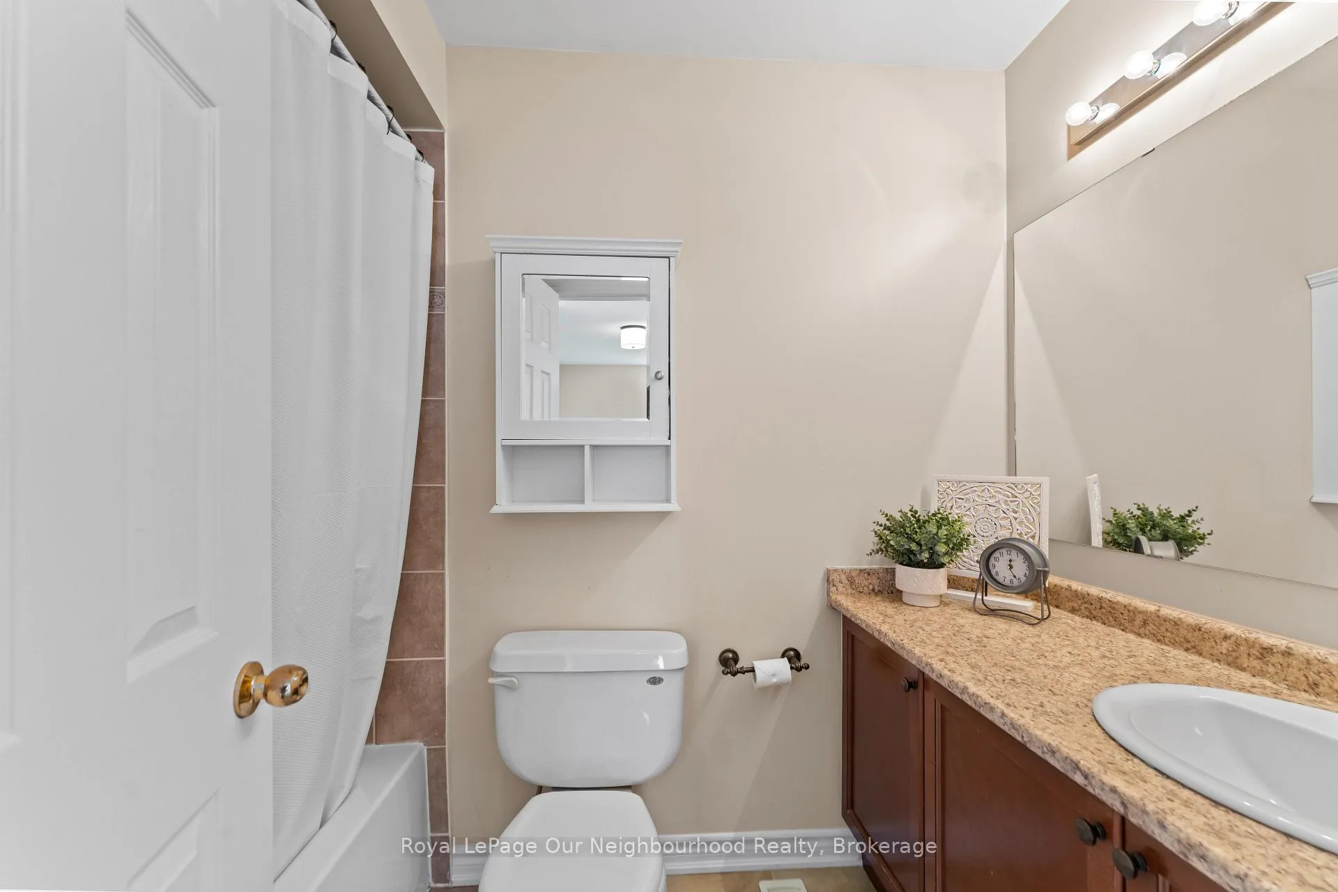 Photo 24 of 95 Laprade Square, Clarington, Bowmanville — HOMEH