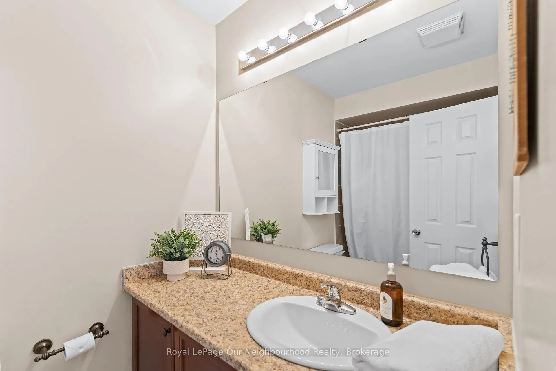 Photo 25 of 95 Laprade Square, Clarington, Bowmanville — HOMEH