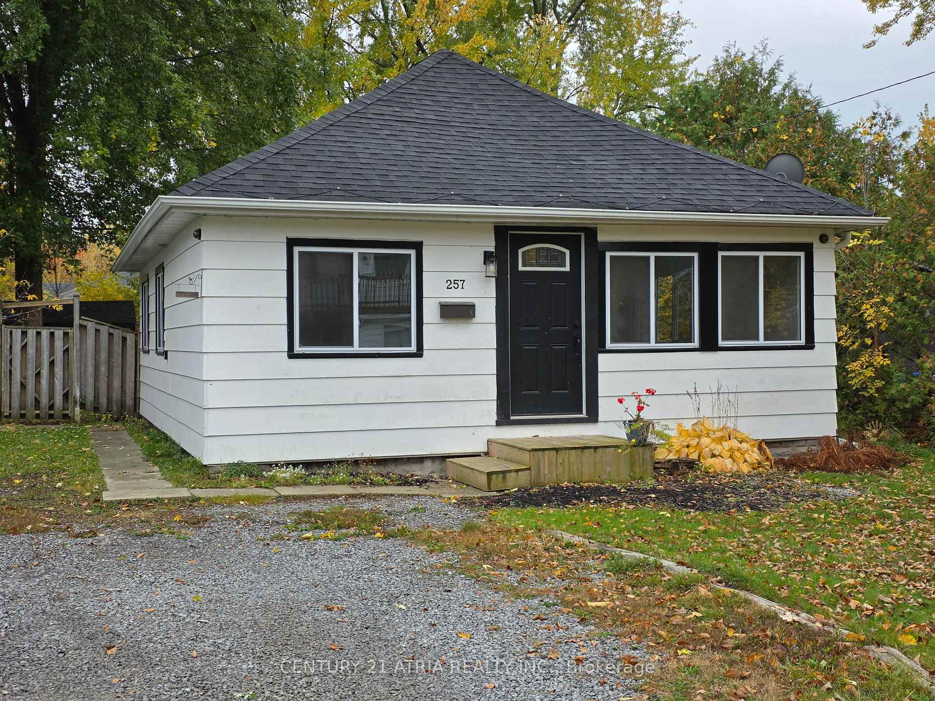 Photo 1 of 257 Pine Beach Drive, Georgina, Keswick South — HOMEH