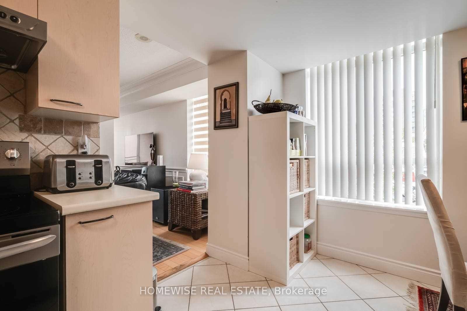 Photo 4 of Unit 212, 130 Pond Drive, Markham, Commerce Valley — HOMEH