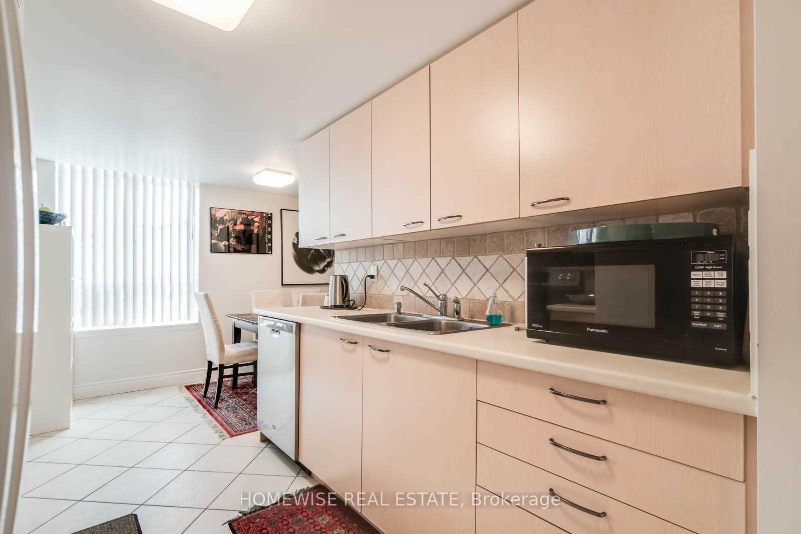 Photo 6 of Unit 212, 130 Pond Drive, Markham, Commerce Valley — HOMEH