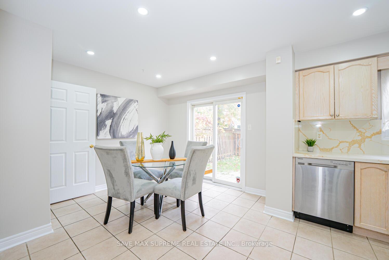 Photo 12 of 74 Ridgemore Crescent, Brampton, Fletcher's Meadow — HOMEH