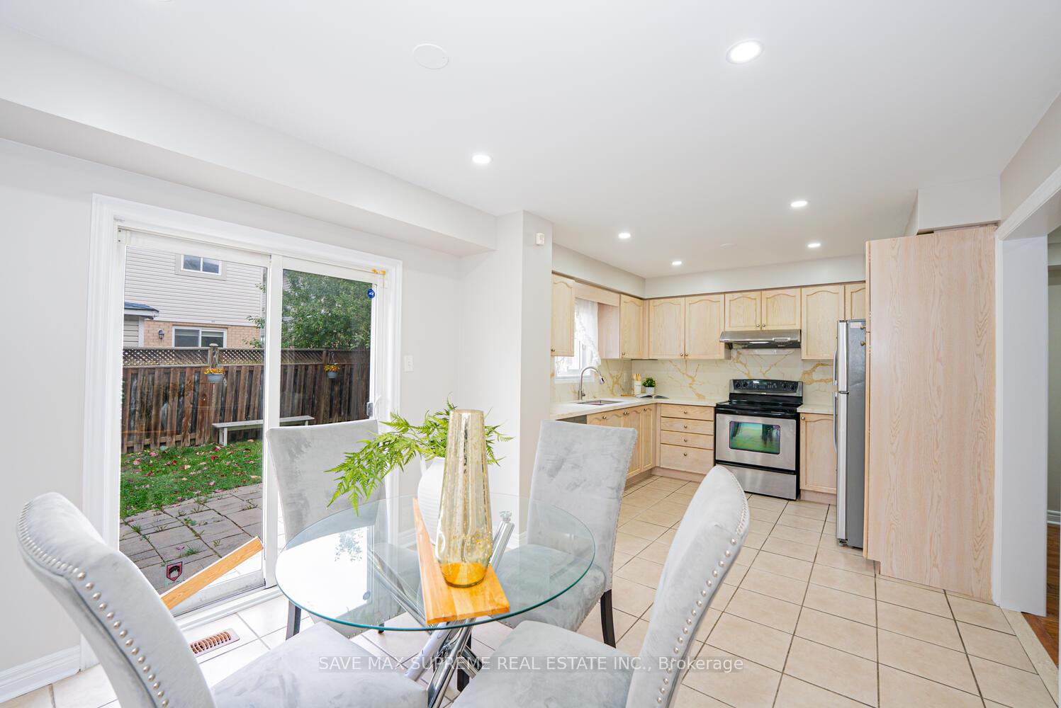 Photo 14 of 74 Ridgemore Crescent, Brampton, Fletcher's Meadow — HOMEH