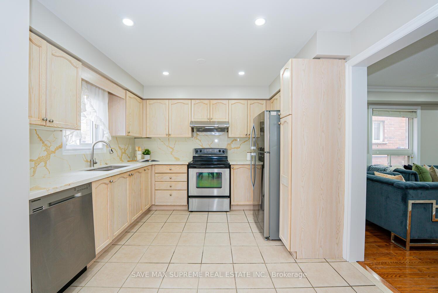 Photo 17 of 74 Ridgemore Crescent, Brampton, Fletcher's Meadow — HOMEH