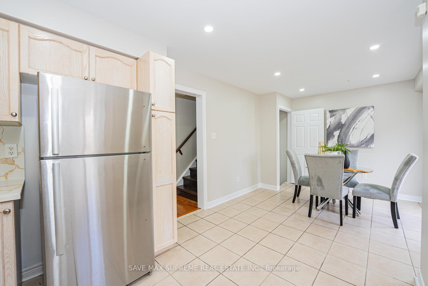 Photo 15 of 74 Ridgemore Crescent, Brampton, Fletcher's Meadow — HOMEH