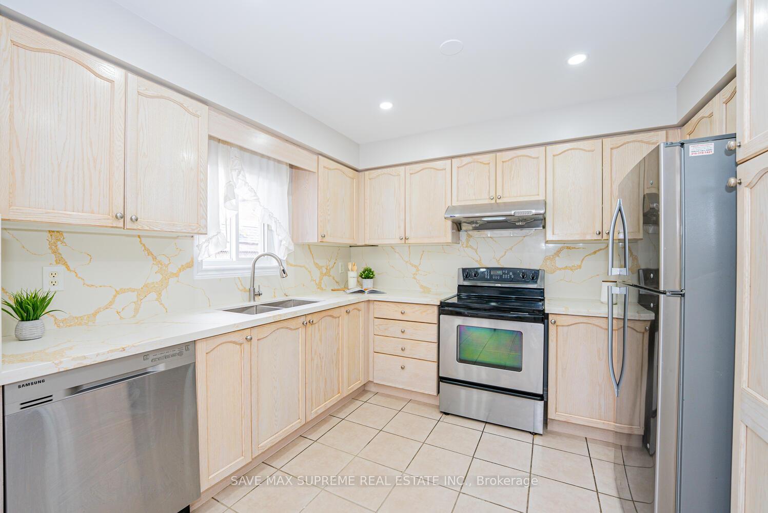 Photo 21 of 74 Ridgemore Crescent, Brampton, Fletcher's Meadow — HOMEH