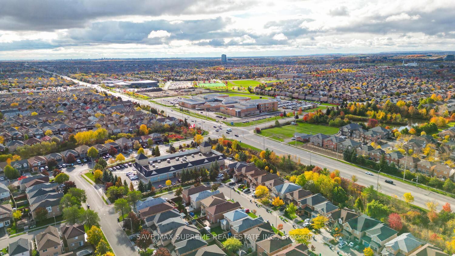 Photo 48 of 74 Ridgemore Crescent, Brampton, Fletcher's Meadow — HOMEH