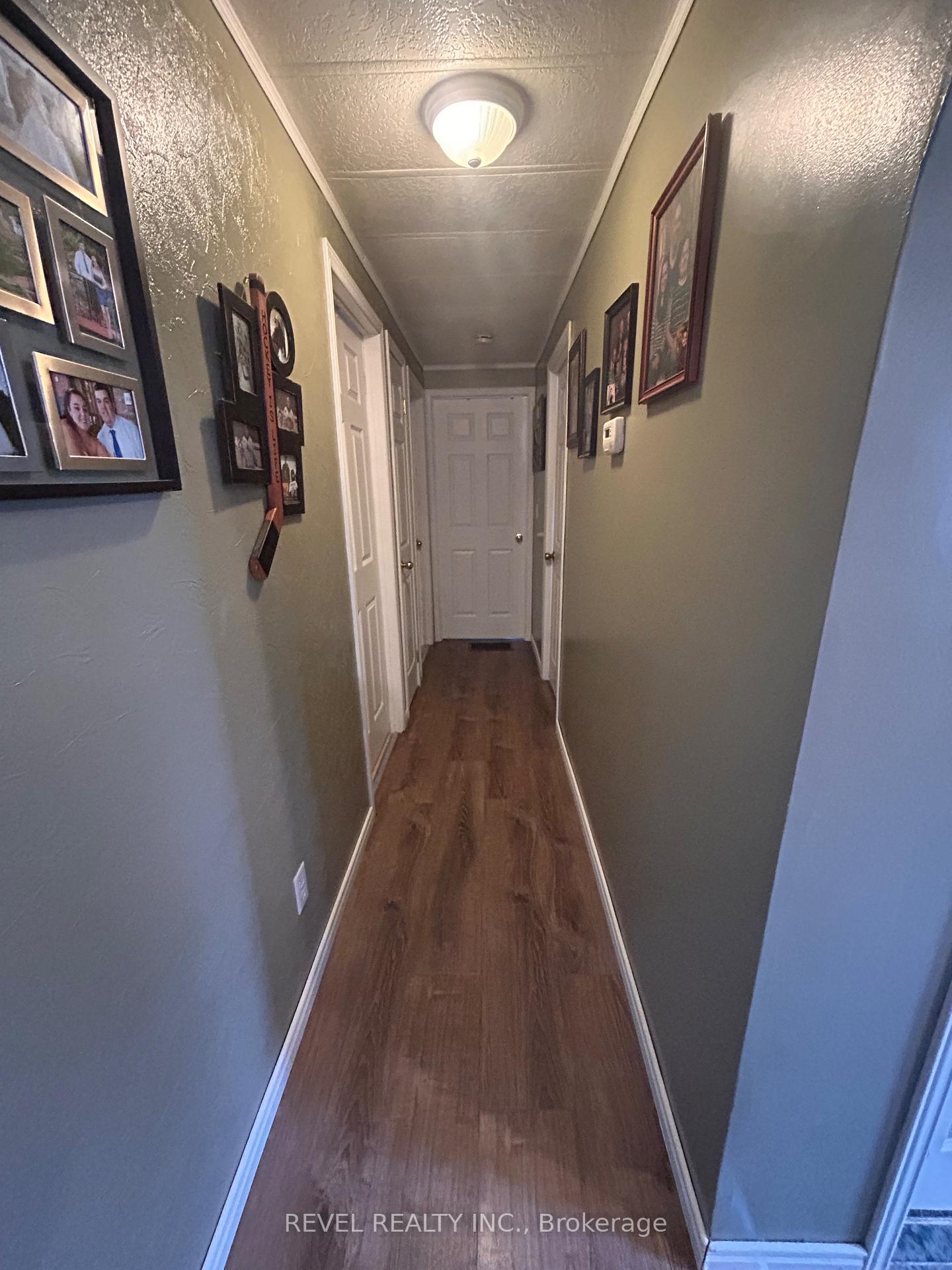 Photo 11 of 347 Seventeenth Avenue, Cochrane — HOMEH