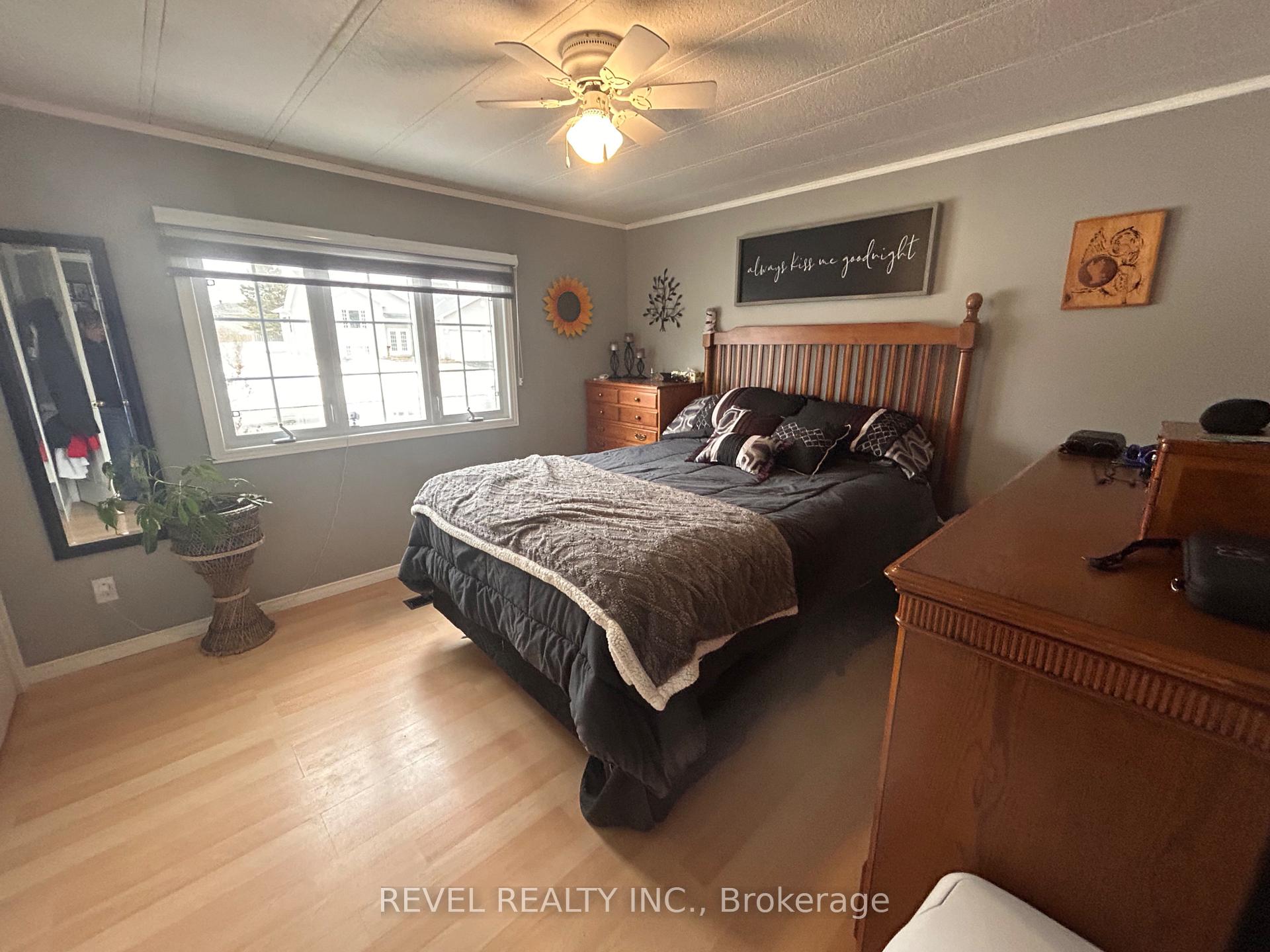 Photo 12 of 347 Seventeenth Avenue, Cochrane — HOMEH