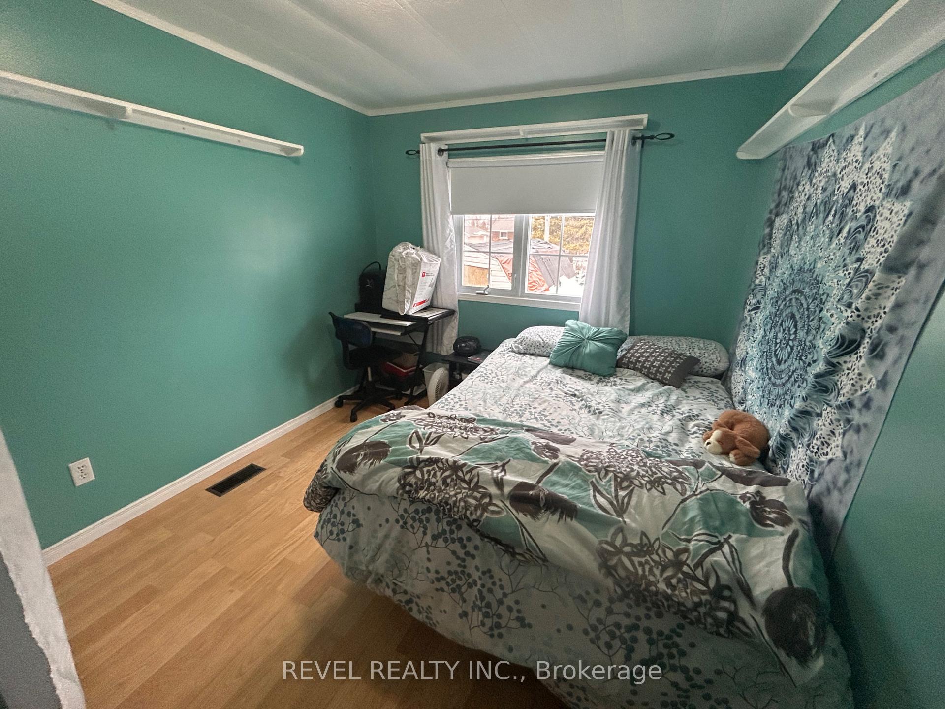 Photo 14 of 347 Seventeenth Avenue, Cochrane — HOMEH