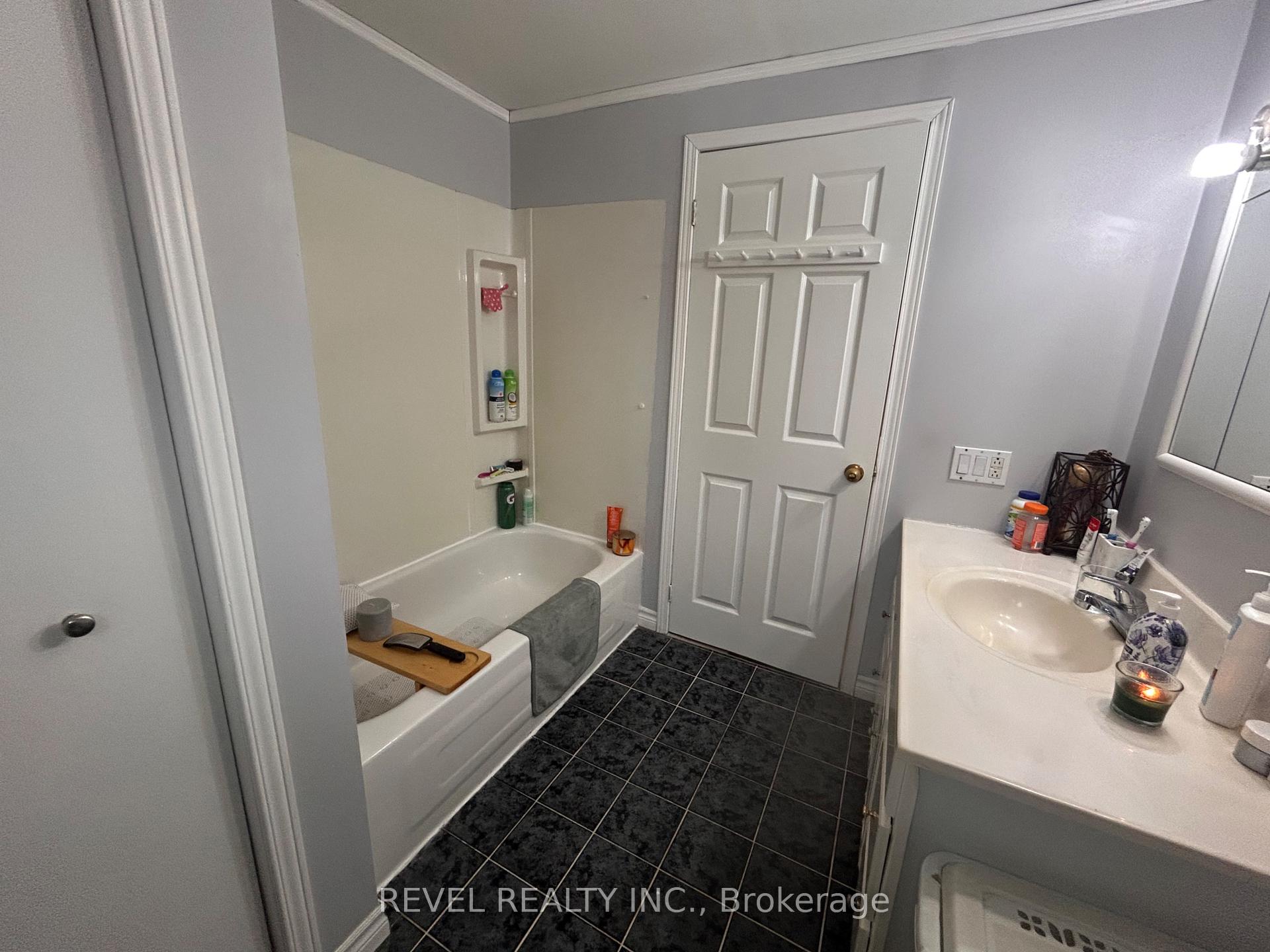 Photo 17 of 347 Seventeenth Avenue, Cochrane — HOMEH