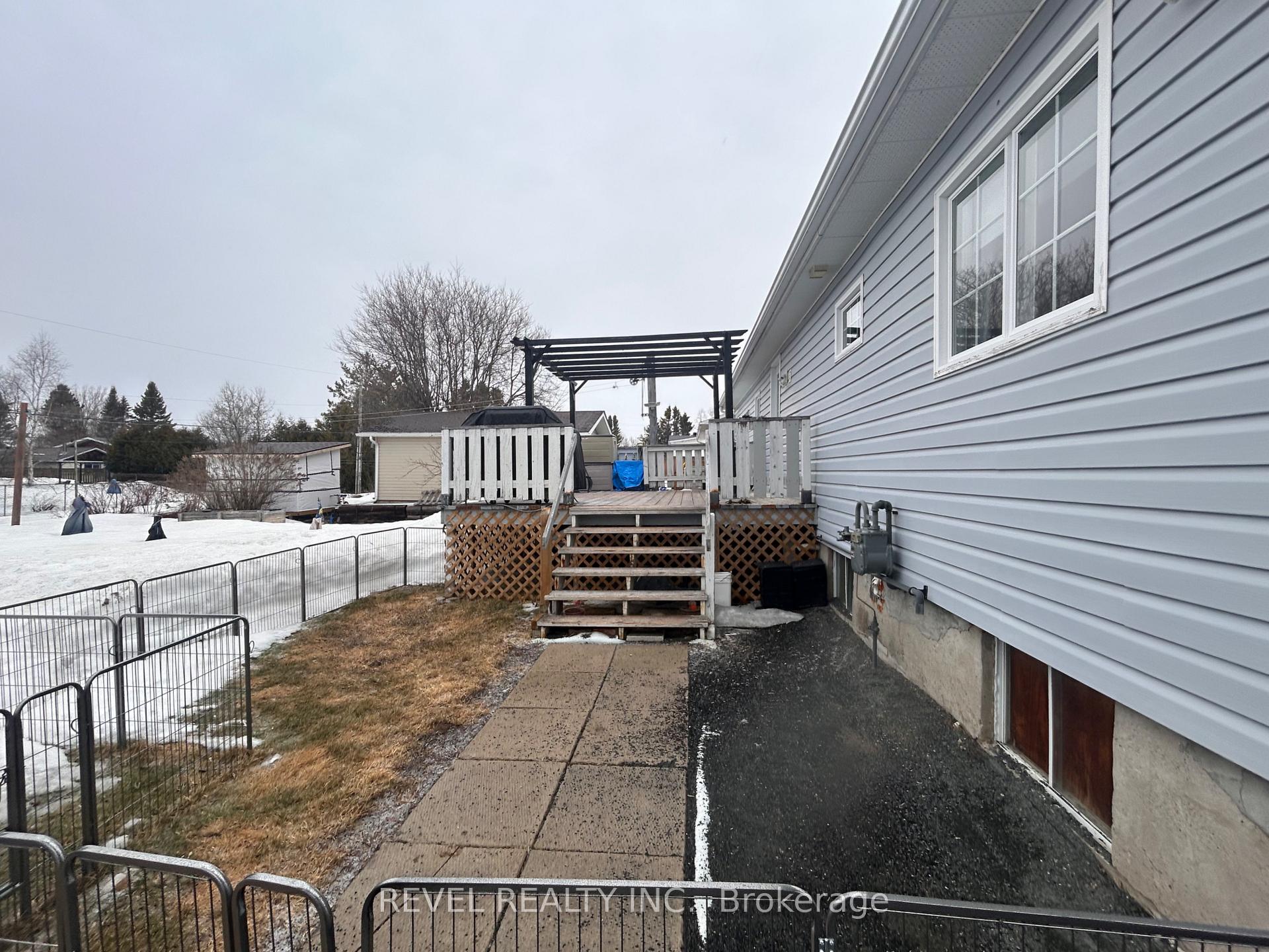 Photo 27 of 347 Seventeenth Avenue, Cochrane — HOMEH