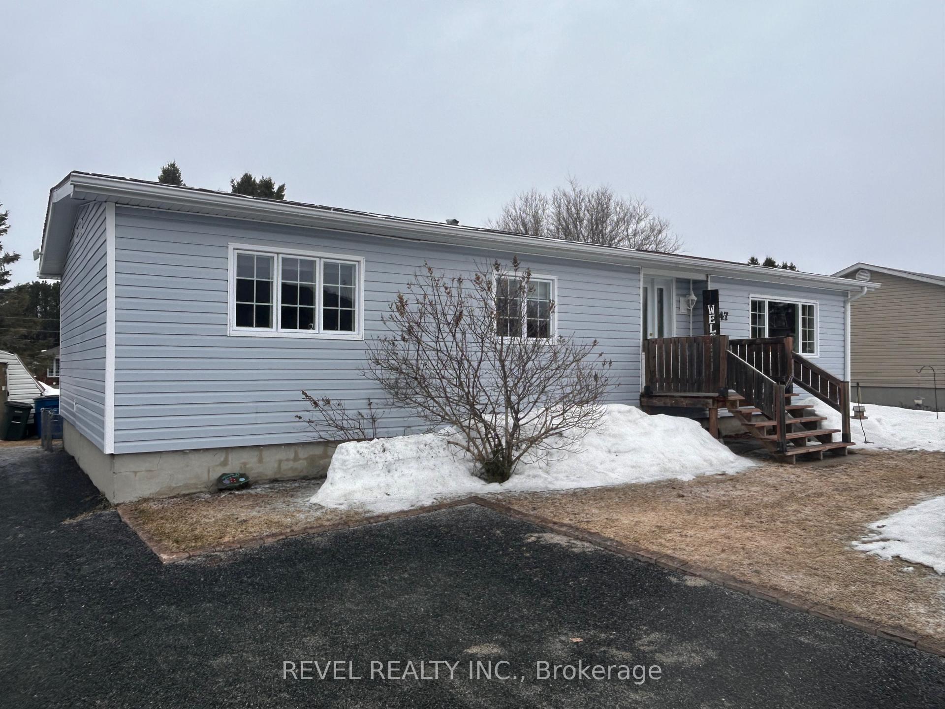 Photo 28 of 347 Seventeenth Avenue, Cochrane — HOMEH