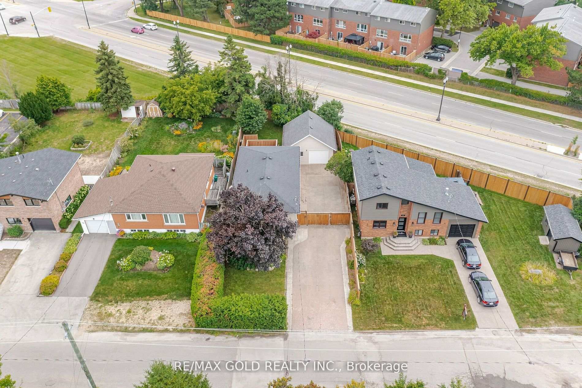 Photo 1 of 564 Simcoe Street, Collingwood — HOMEH