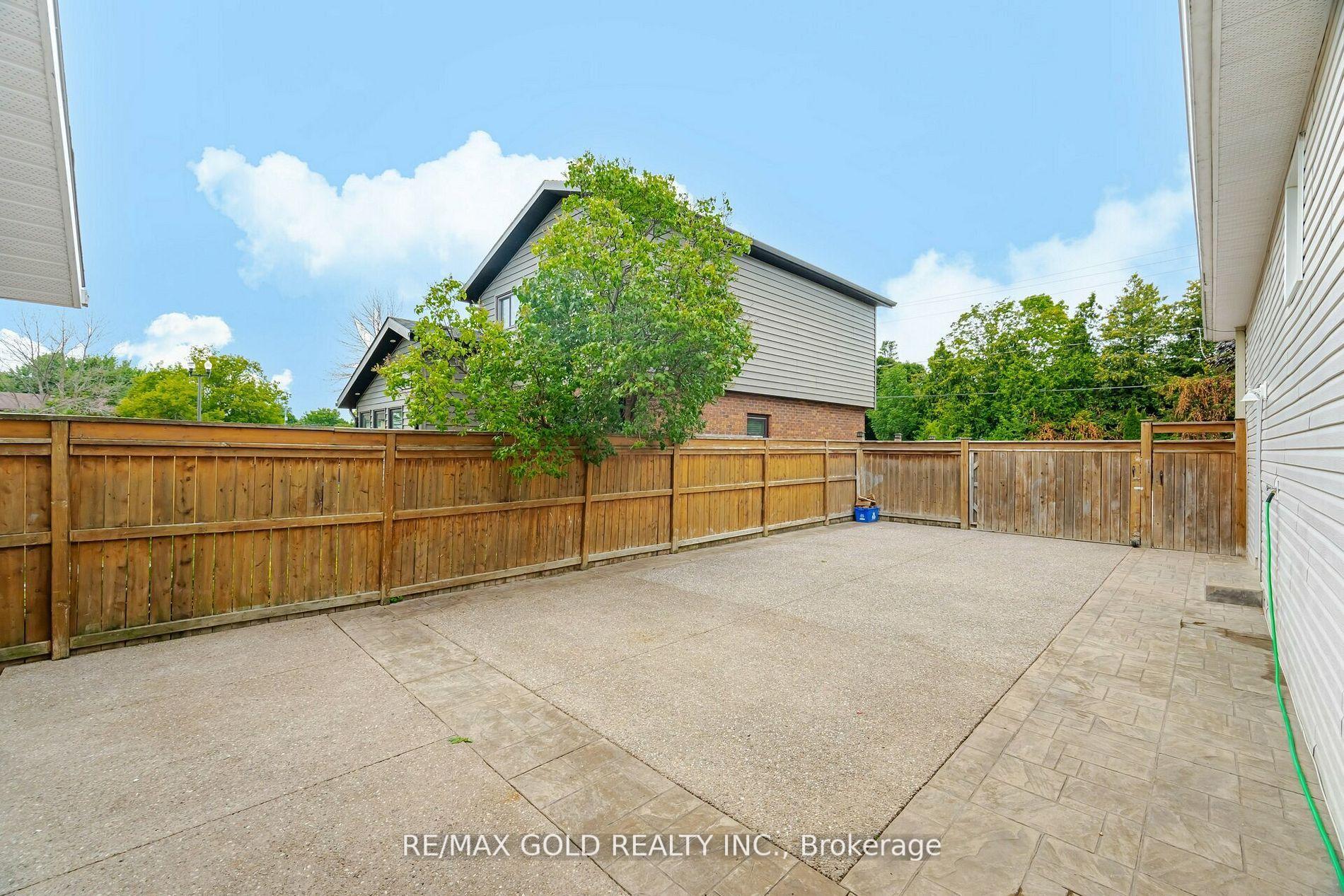 Photo 4 of 564 Simcoe Street, Collingwood — HOMEH