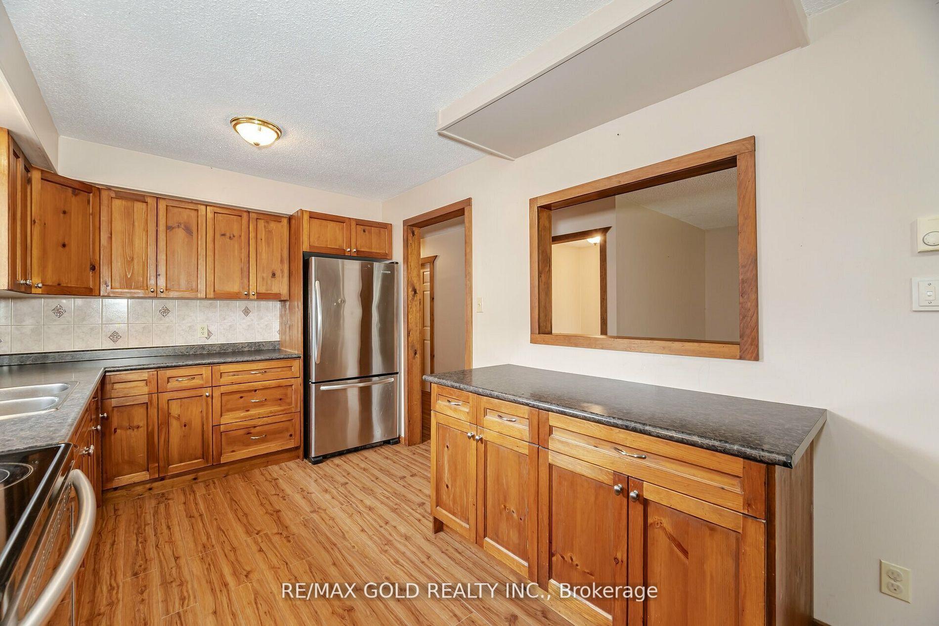 Photo 7 of 564 Simcoe Street, Collingwood — HOMEH