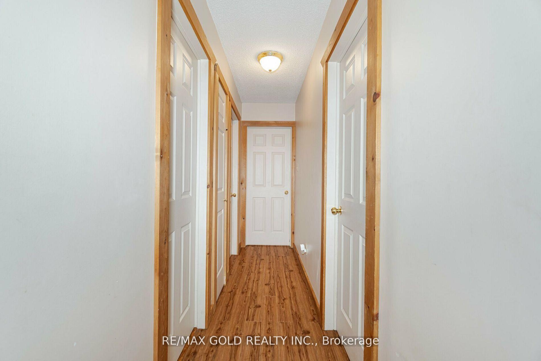Photo 5 of 564 Simcoe Street, Collingwood — HOMEH