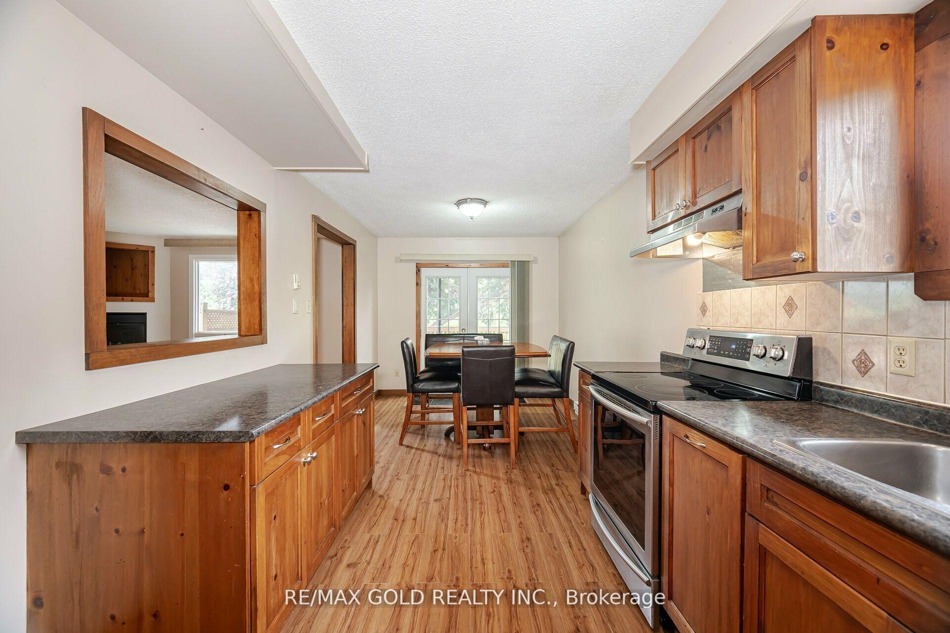 Photo 10 of 564 Simcoe Street, Collingwood — HOMEH