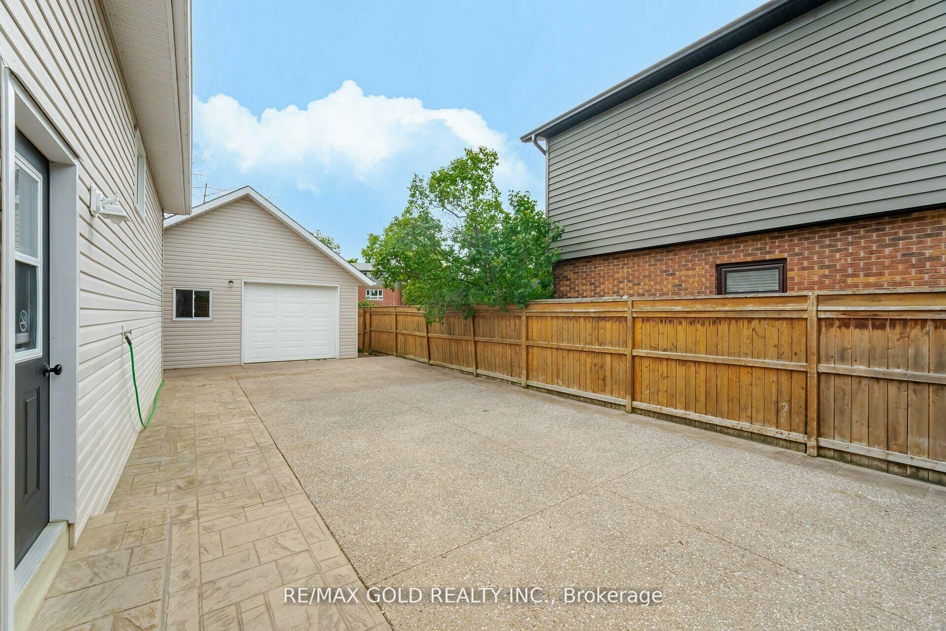 Photo 11 of 564 Simcoe Street, Collingwood — HOMEH