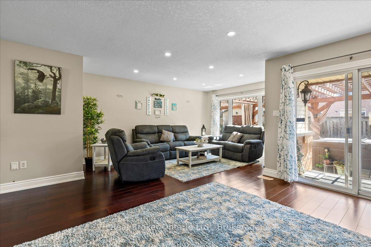 Photo 10 of 125 Blackburn Drive, Brant, Brantford Twp — HOMEH