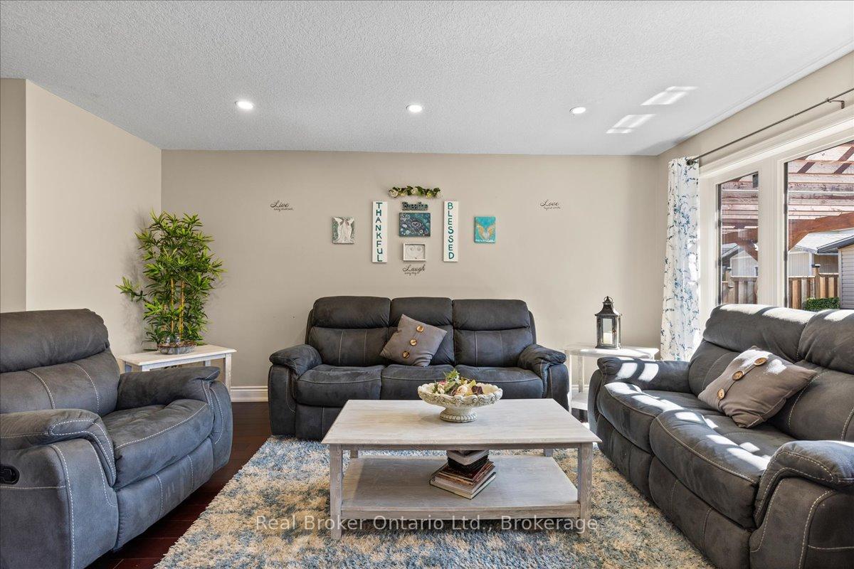 Photo 11 of 125 Blackburn Drive, Brant, Brantford Twp — HOMEH