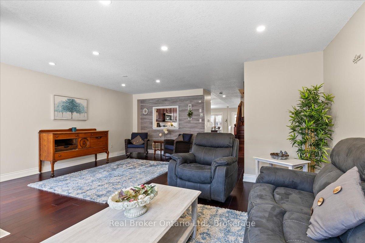 Photo 12 of 125 Blackburn Drive, Brant, Brantford Twp — HOMEH