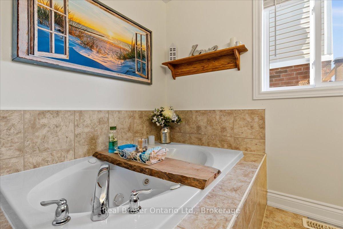 Photo 19 of 125 Blackburn Drive, Brant, Brantford Twp — HOMEH