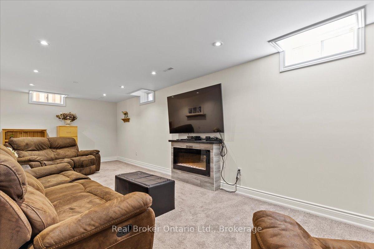 Photo 31 of 125 Blackburn Drive, Brant, Brantford Twp — HOMEH