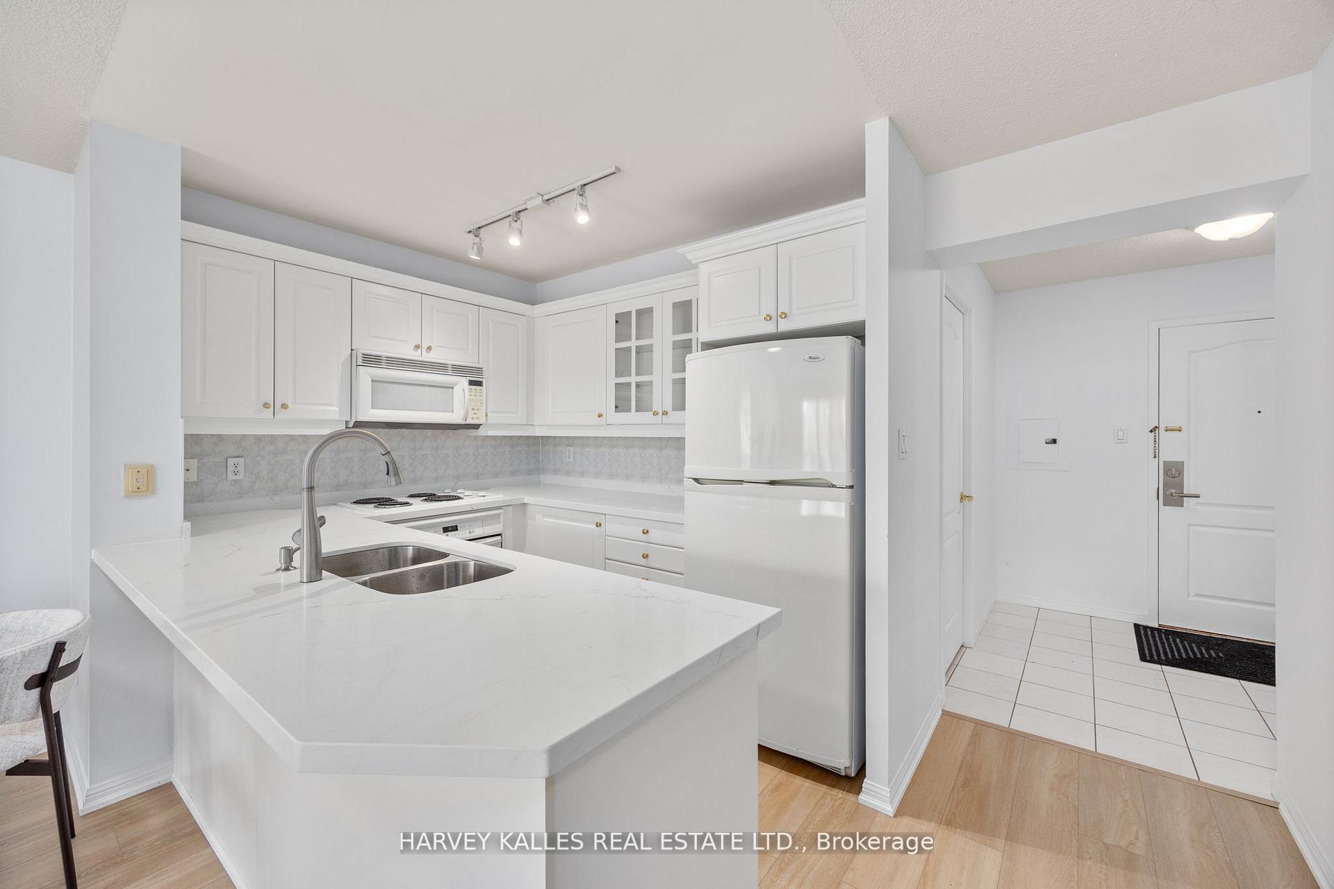 Photo 5 of Unit 302, 18 Wanless Avenue, Toronto, Lawrence Park North — HOMEH