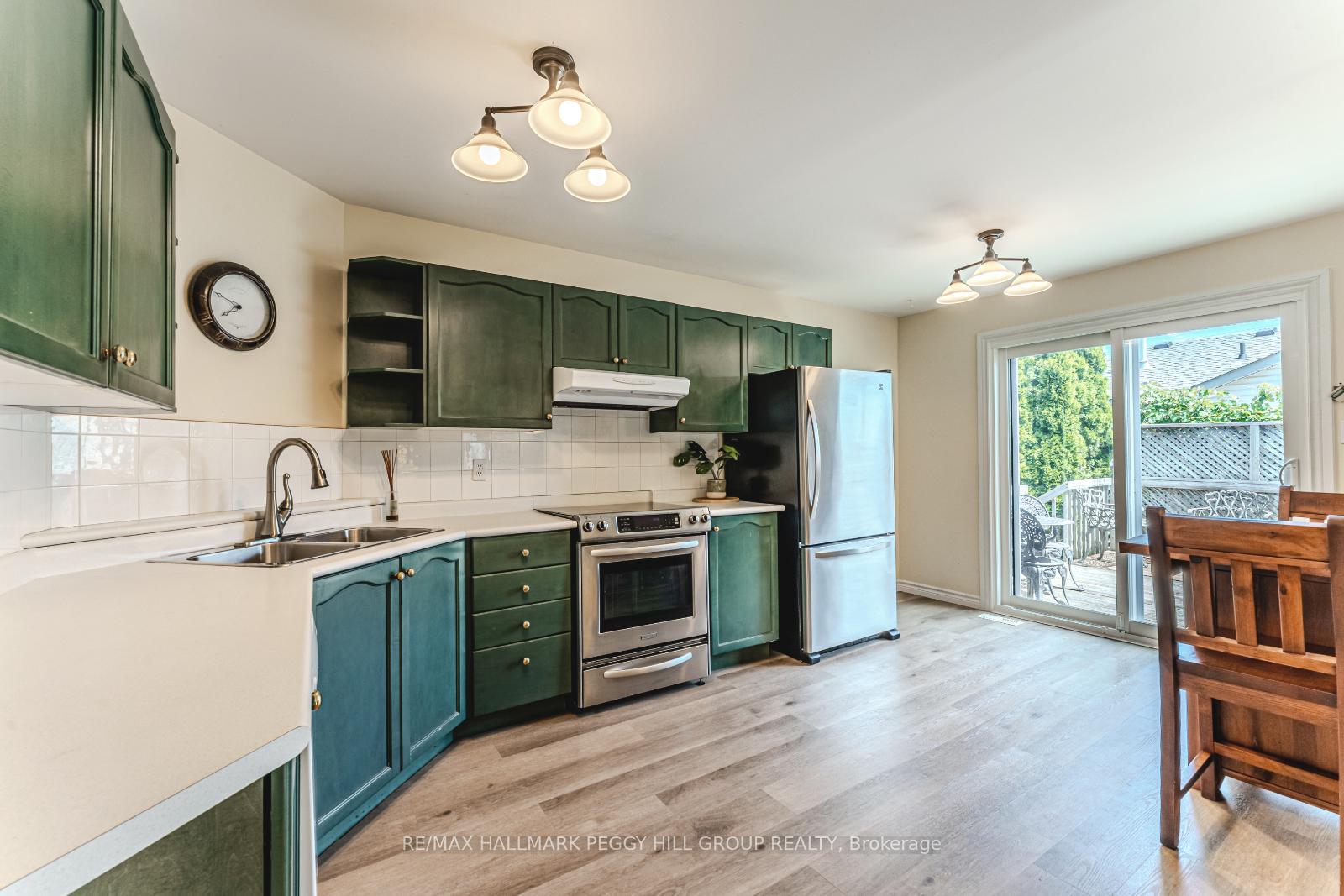 Photo 5 of 4 Mapleton Avenue, Barrie, Holly — HOMEH