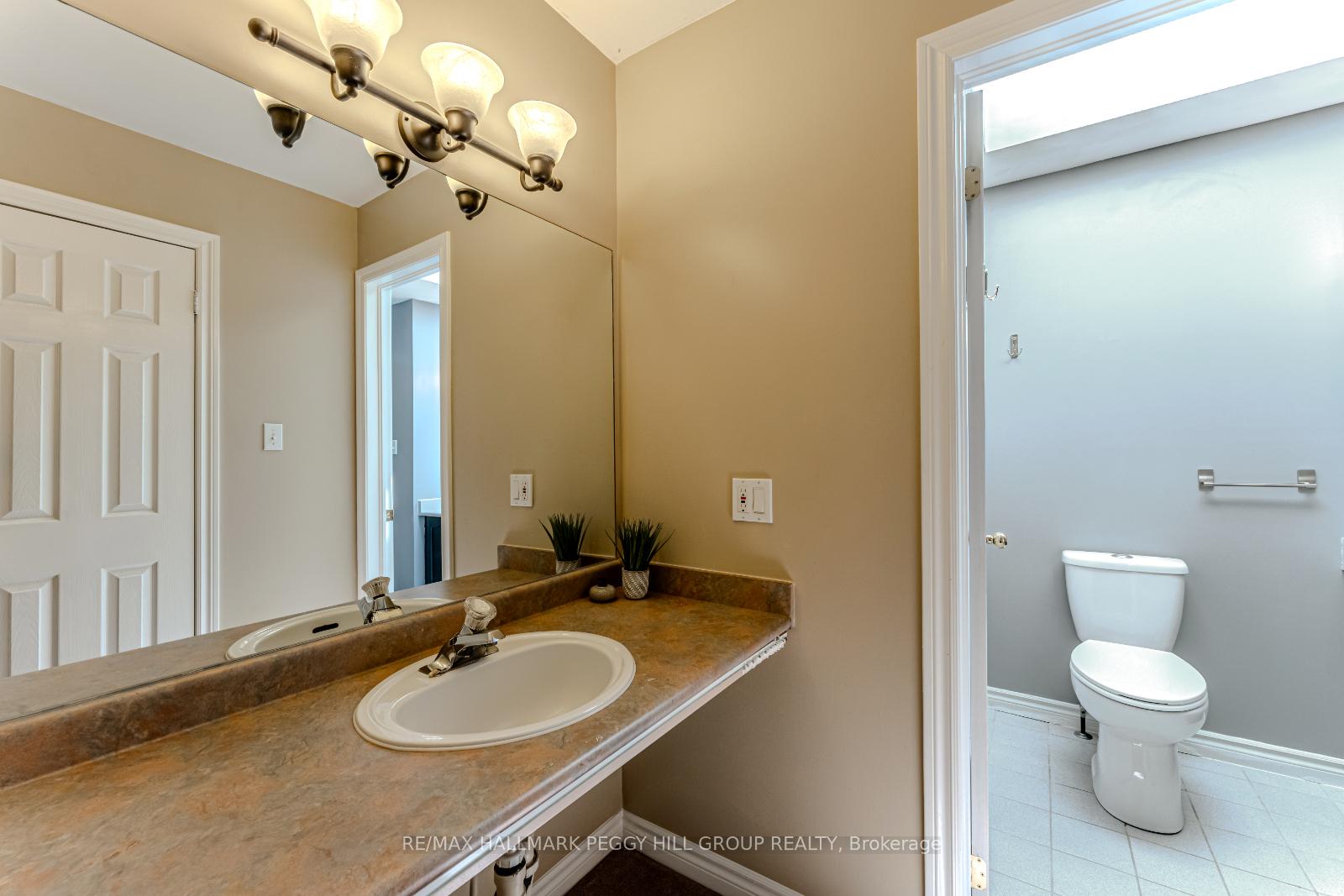 Photo 3 of 4 Mapleton Avenue, Barrie, Holly — HOMEH