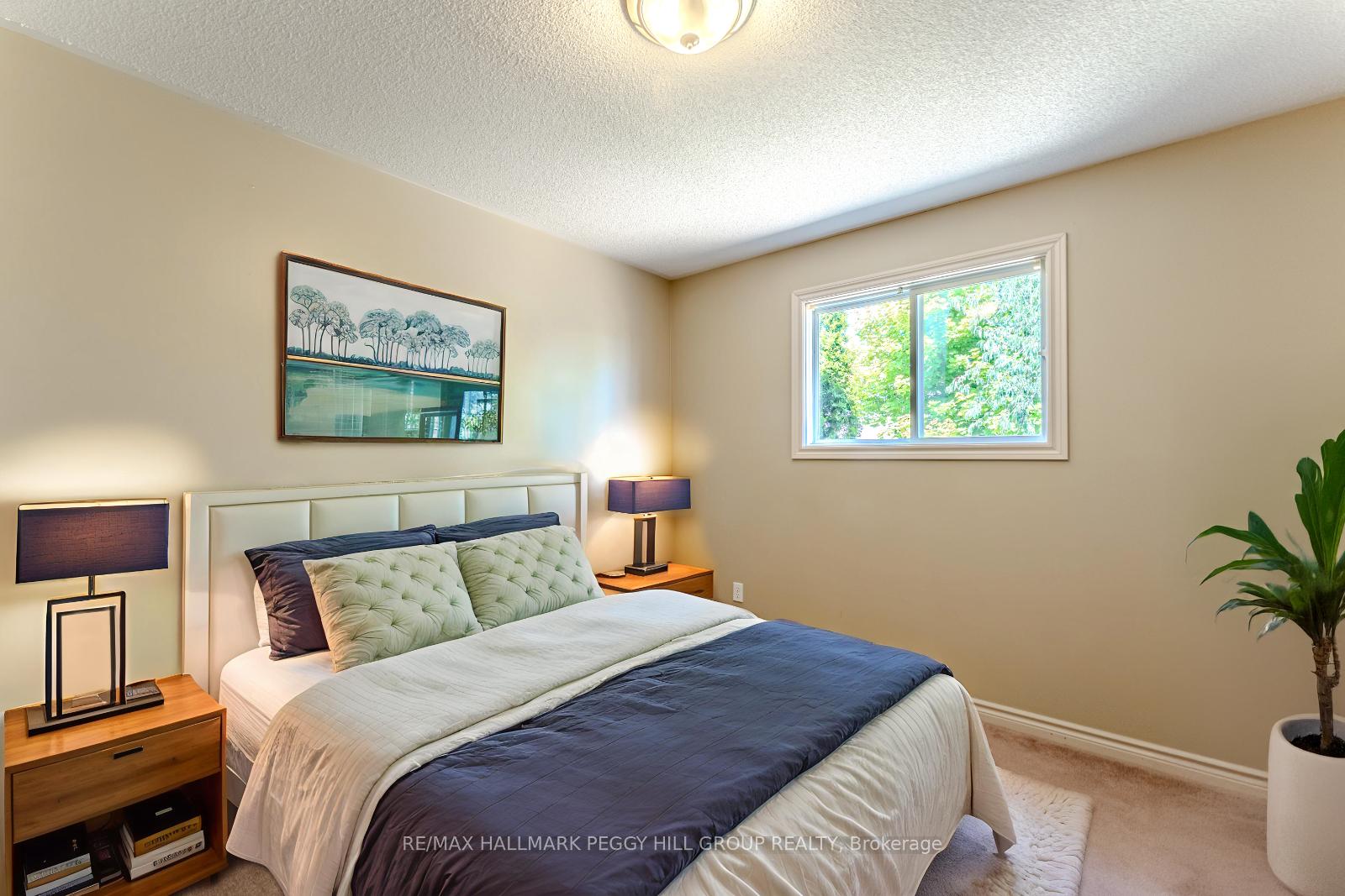 Photo 9 of 4 Mapleton Avenue, Barrie, Holly — HOMEH