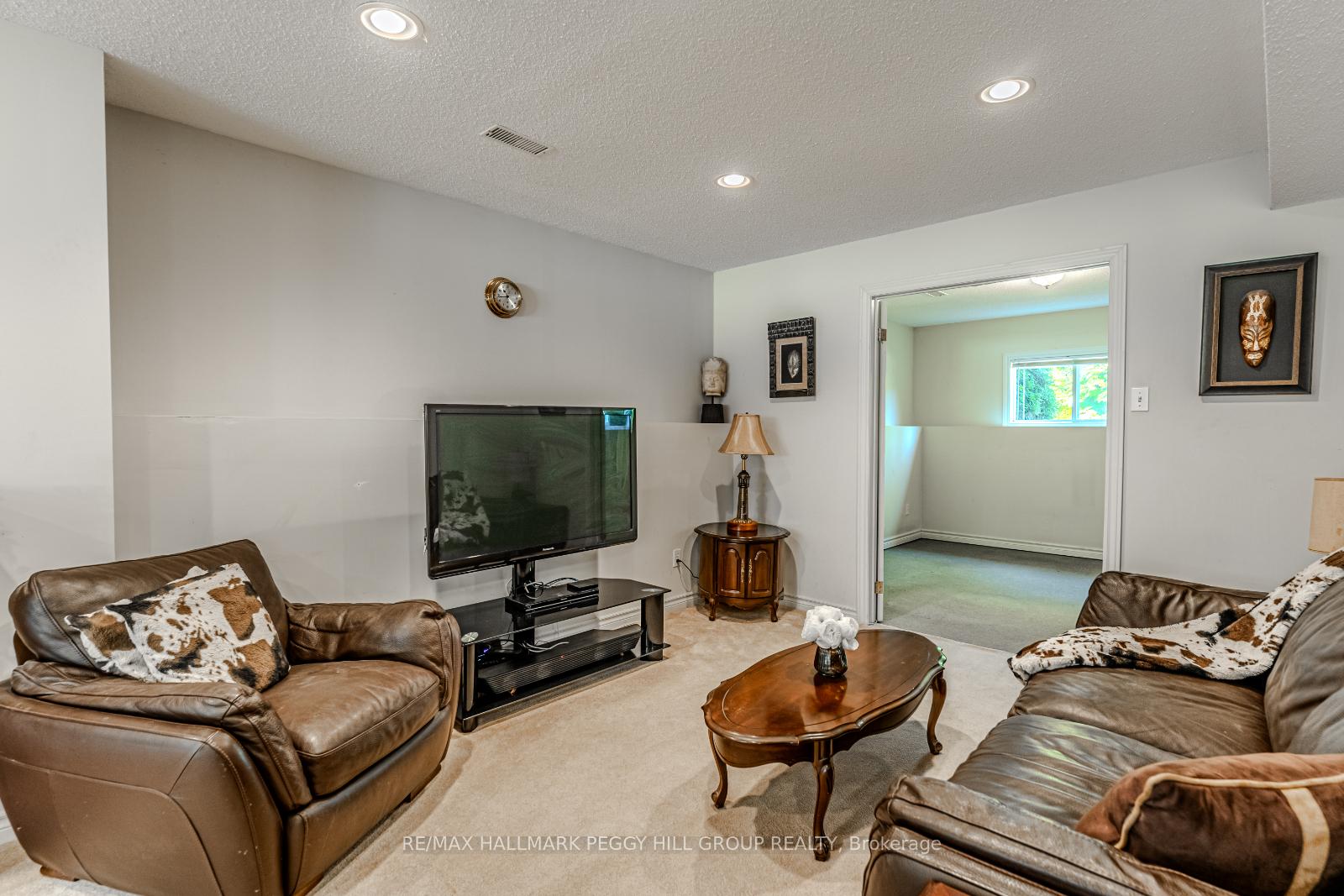 Photo 10 of 4 Mapleton Avenue, Barrie, Holly — HOMEH