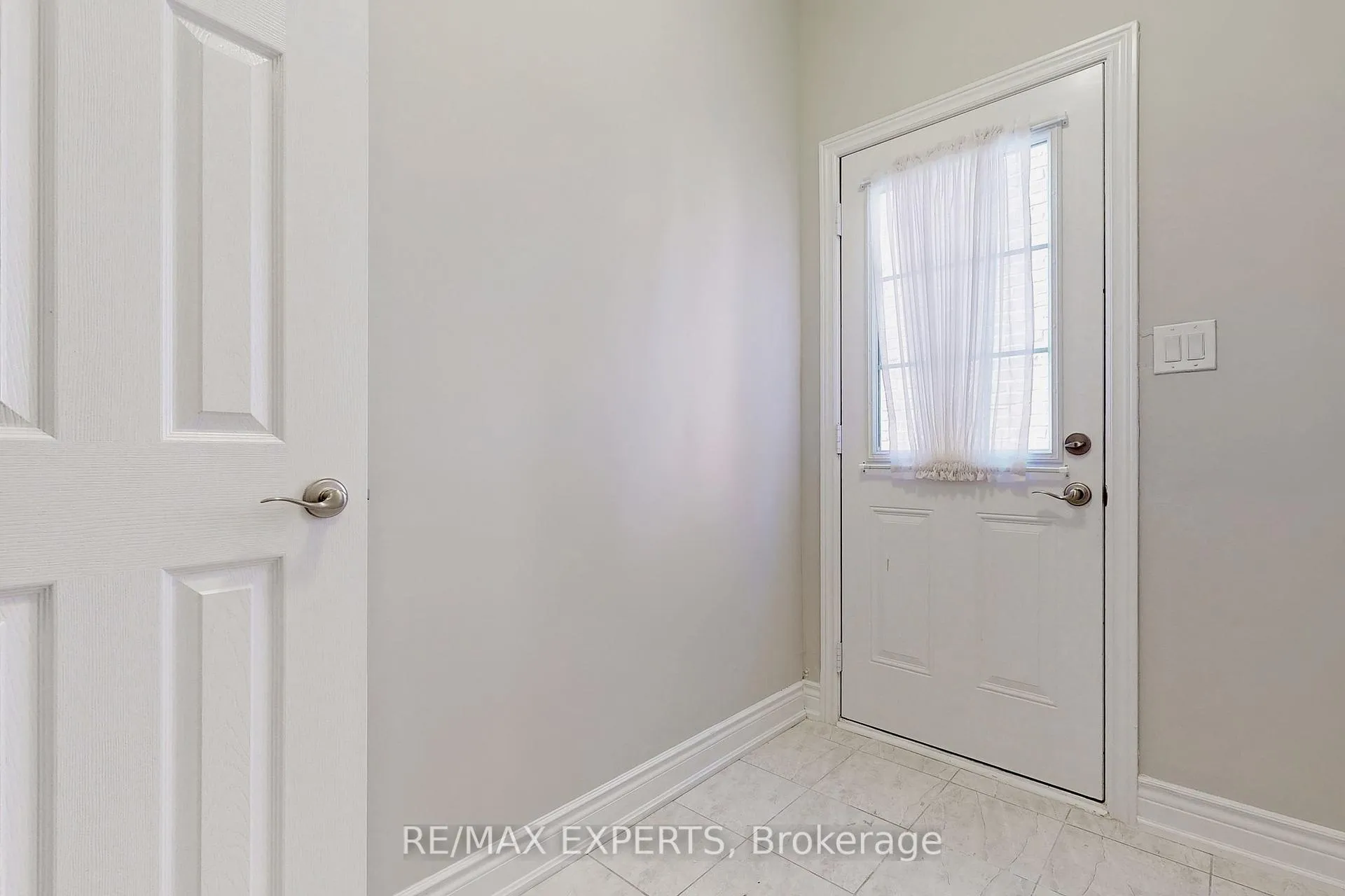 Photo 19 of 16 Helderman Street, Caledon, Rural Caledon — HOMEH