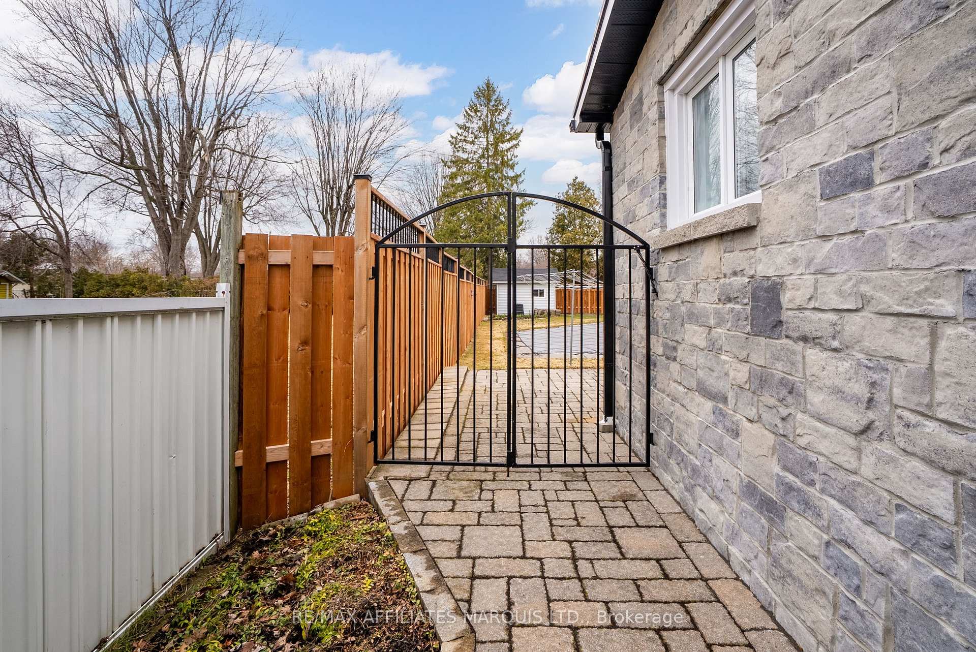 Photo 41 of 1601 Peter Street, Cornwall — HOMEH