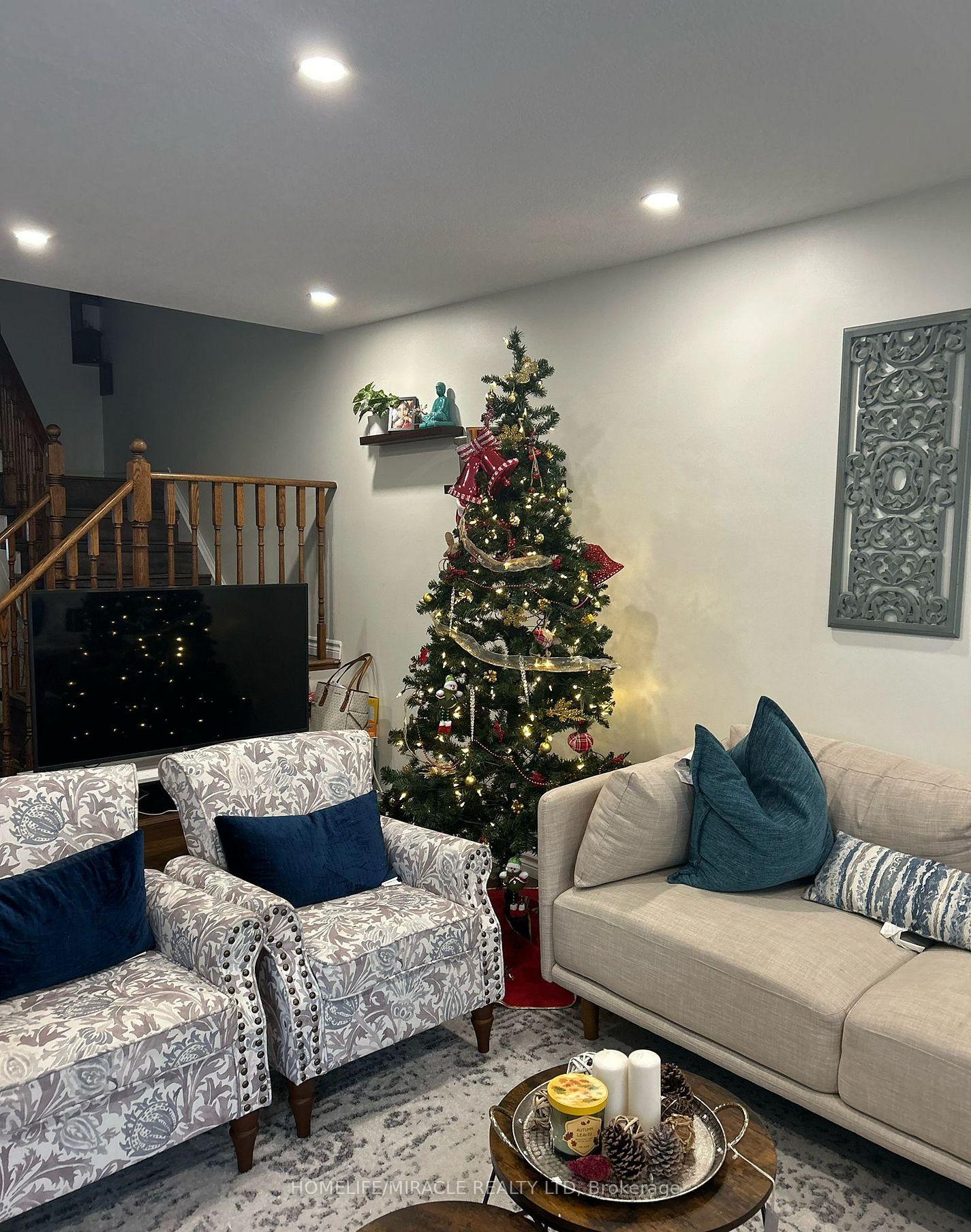 Photo 3 of 43 Bloomington Drive, Cambridge — HOMEH
