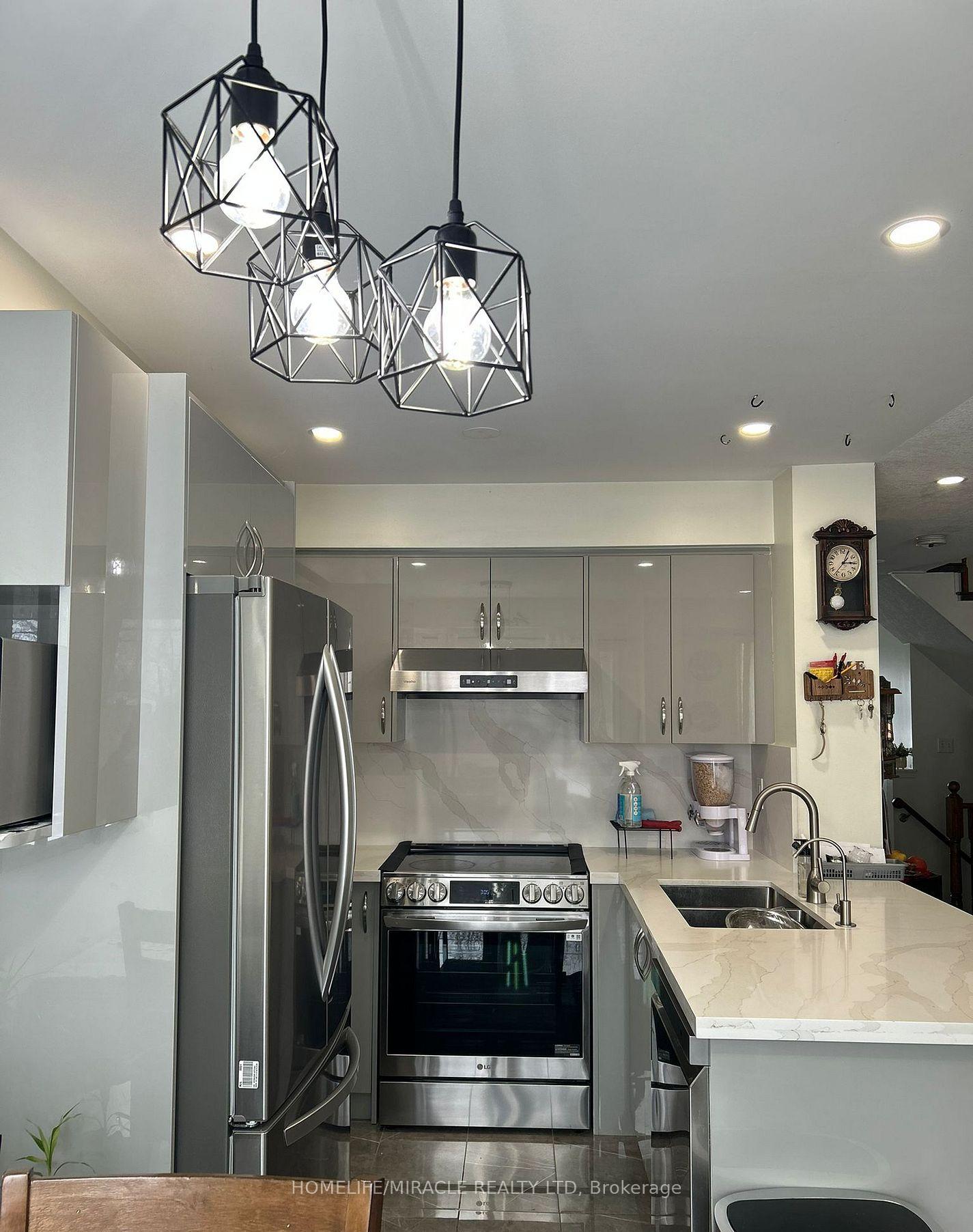 Photo 8 of 43 Bloomington Drive, Cambridge — HOMEH