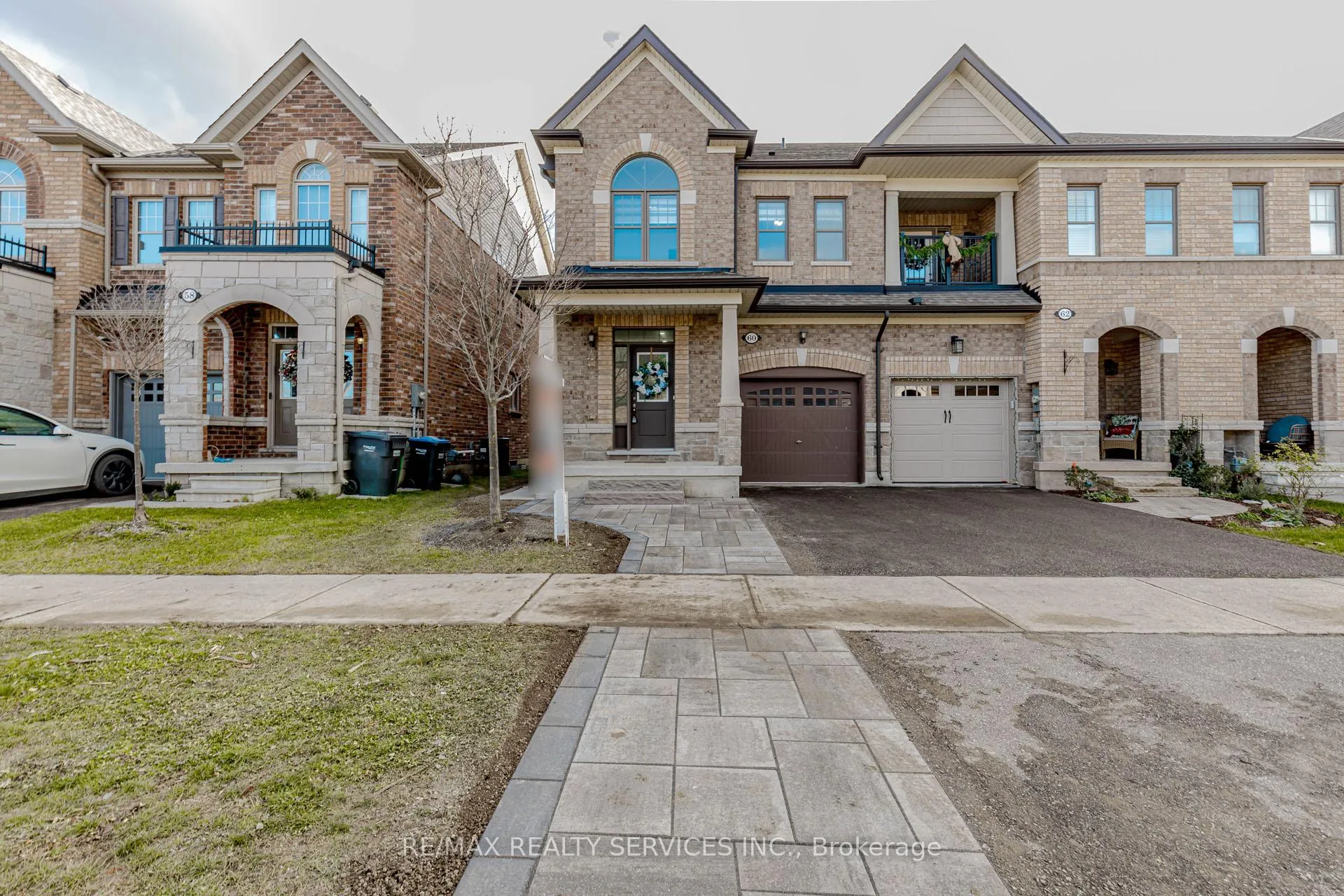Front of 60 True Blue Crescent