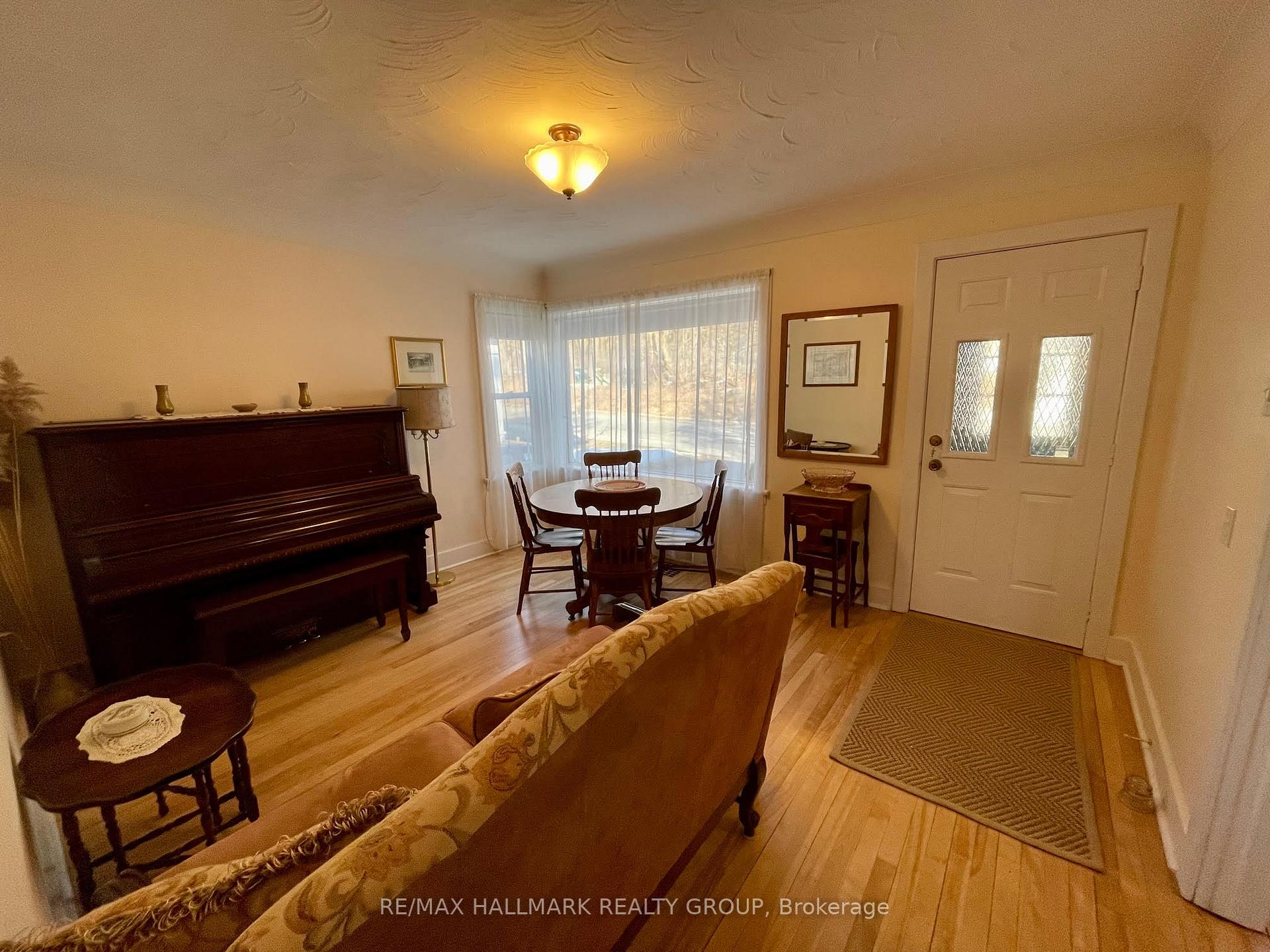 Photo 3 of 112 Clegg Street, Ottawa, Ottawa East — HOMEH